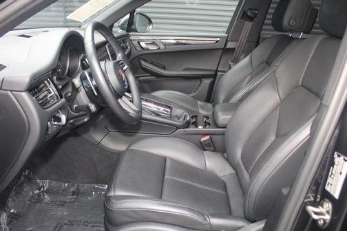 2022 Porsche Macan AWD