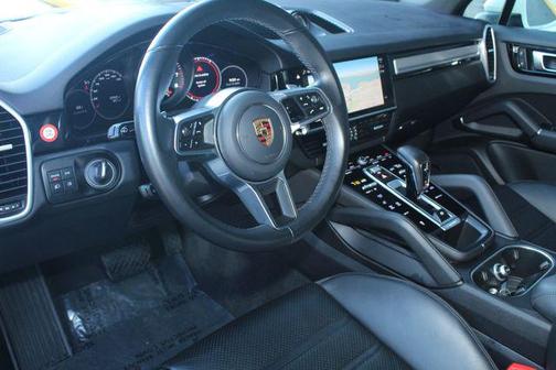 2023 Porsche Cayenne Platinum Edition