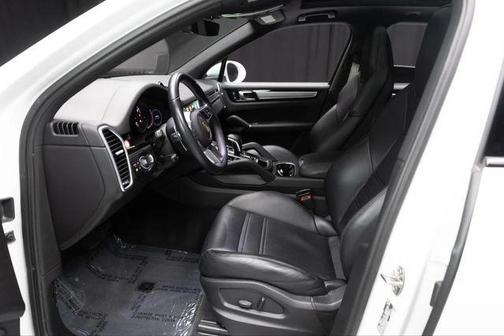 2023 Porsche Cayenne Platinum Edition