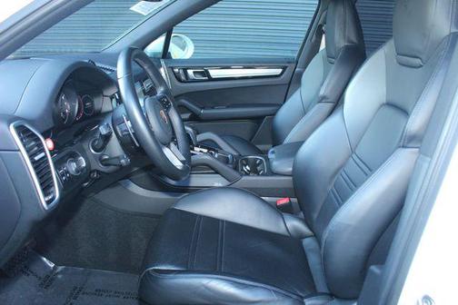 2023 Porsche Cayenne Platinum Edition