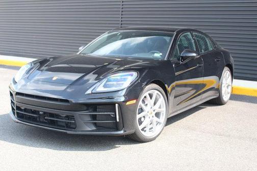 2025 Porsche Panamera 4