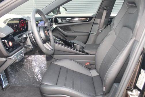 2025 Porsche Panamera 4