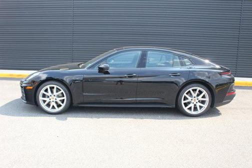 2025 Porsche Panamera 4