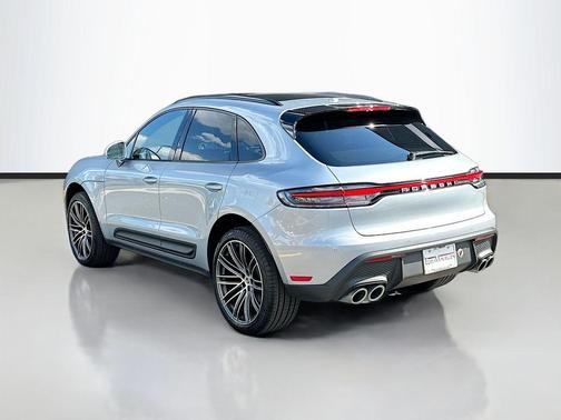 Dolomite Silver Metallic 2026 Porsche Macan Macan
