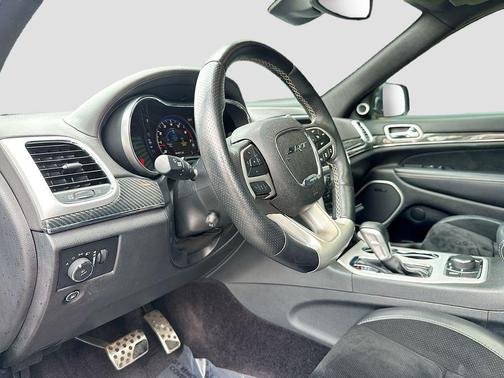 Diamond Black Crystal Pearlcoat 2018 Jeep Grand Cherokee SRT