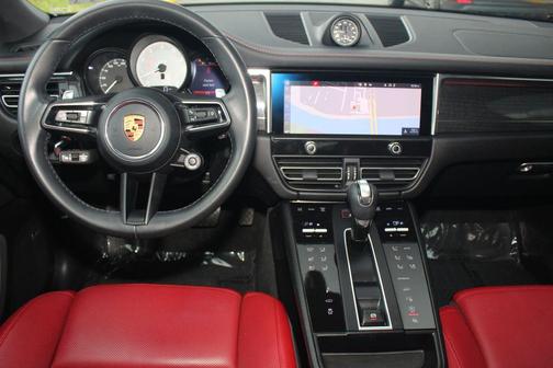 Volcano Grey Metallic 2022 Porsche Macan Macan