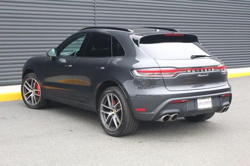 Volcano Grey Metallic 2022 Porsche Macan Macan