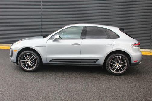 2025 Porsche Macan Base