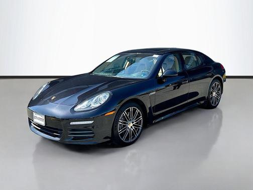 Jet Black Metallic 2016 Porsche Panamera 4