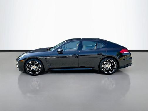 Jet Black Metallic 2016 Porsche Panamera 4