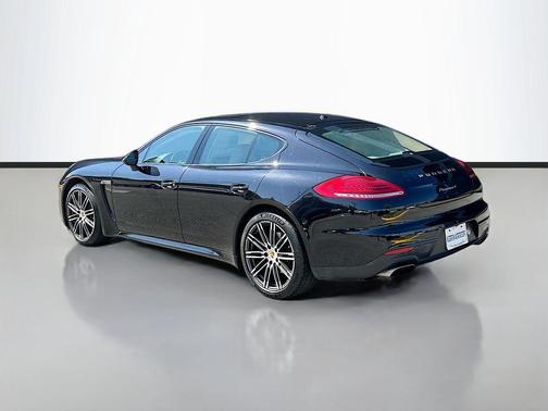Jet Black Metallic 2016 Porsche Panamera 4