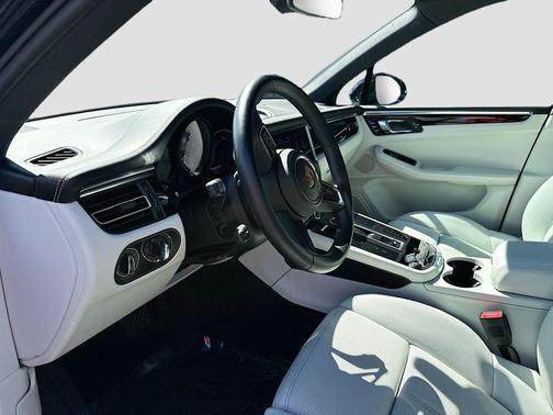 Jet Black 2023 Porsche Macan Macan