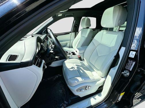 Jet Black 2023 Porsche Macan Macan