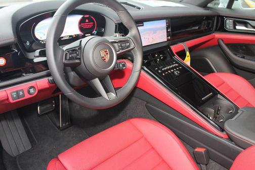 2025 Porsche Panamera 4