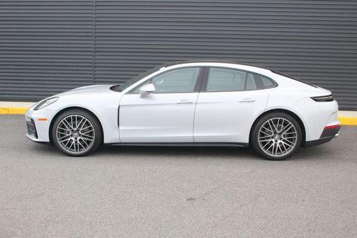 2025 Porsche Panamera 4