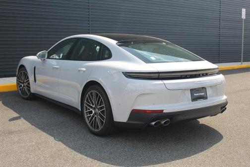 2025 Porsche Panamera 4
