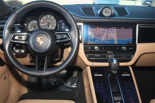 2022 Porsche Macan Base