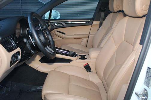 2022 Porsche Macan Base