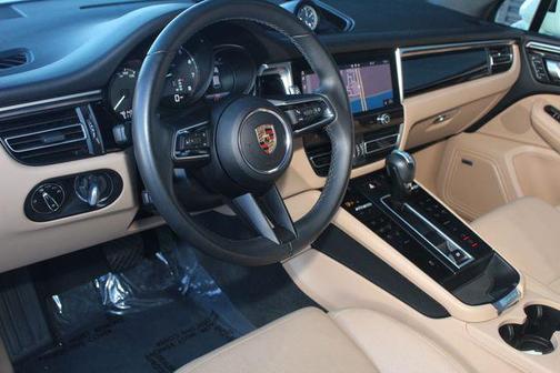 2022 Porsche Macan Base