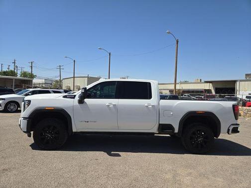 Summit White 2024 GMC Sierra 2500 AT4