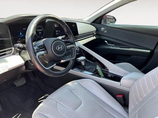 2022 Hyundai ELANTRA Limited