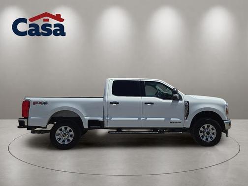 Oxford White 2024 Ford F-250 XLT