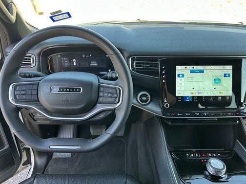 2023 Jeep Wagoneer L Series II 4x2