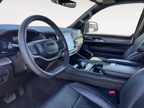 2023 Jeep Wagoneer L Series II 4x2
