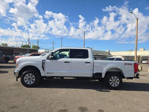 Oxford White 2024 Ford F-250 XLT