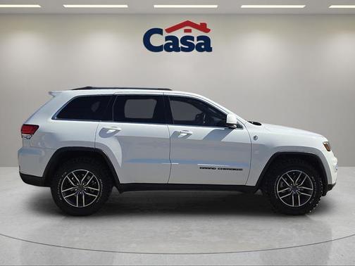 Bright White Clearcoat 2020 Jeep Grand Cherokee Laredo