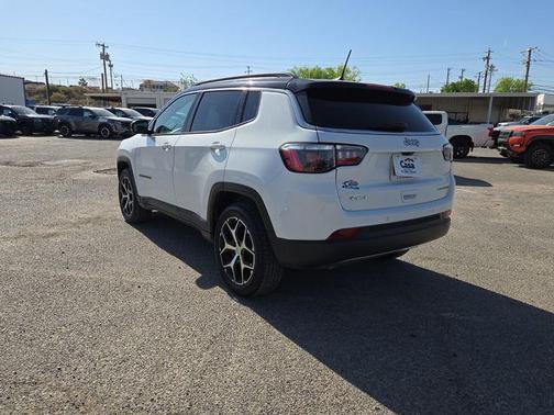 Bright White Clearcoat 2024 Jeep Compass Limited