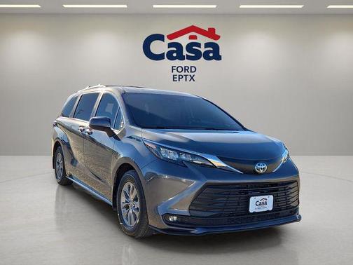 2025 Toyota Sienna XLE