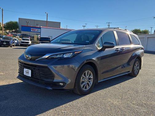 2025 Toyota Sienna XLE 7 Passenger