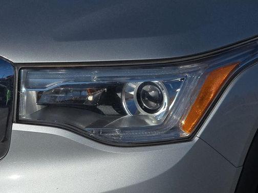 Quicksilver Metallic 2019 GMC Acadia SLE-1