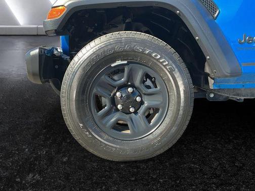 Hydro Blue Pearlcoat 2023 Jeep Gladiator Sport