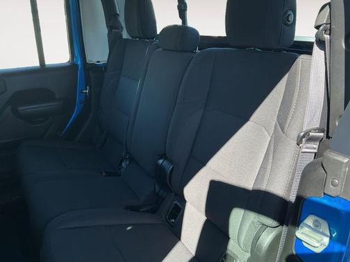 Hydro Blue Pearlcoat 2023 Jeep Gladiator Sport