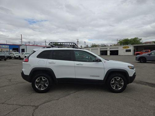 Bright White Clearcoat 2019 Jeep Cherokee Trailhawk