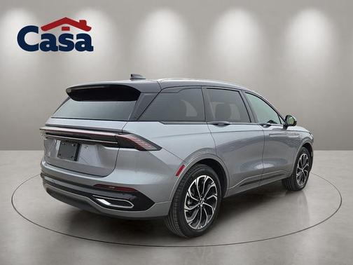 Lustrous Gray Metallic 2025 Lincoln Nautilus Reserve