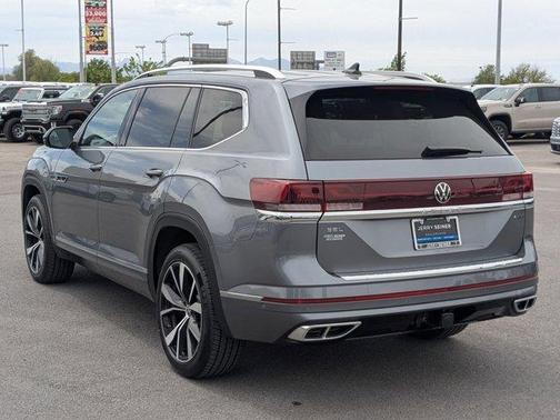 Platinum Gray Metallic 2024 Volkswagen Atlas 2.0T SEL Premium R-Line