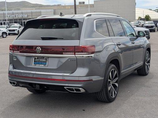 Platinum Gray Metallic 2024 Volkswagen Atlas 2.0T SEL Premium R-Line