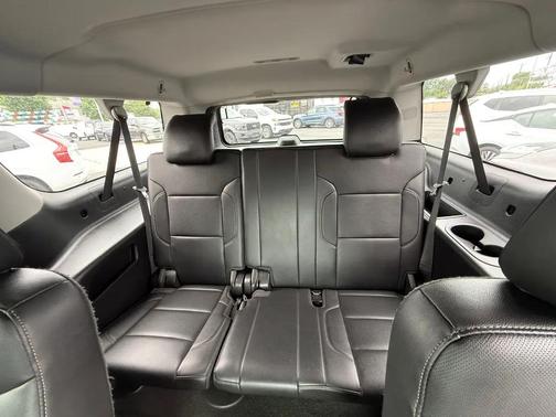 Silver Ice Metallic 2018 Chevrolet Suburban Premier
