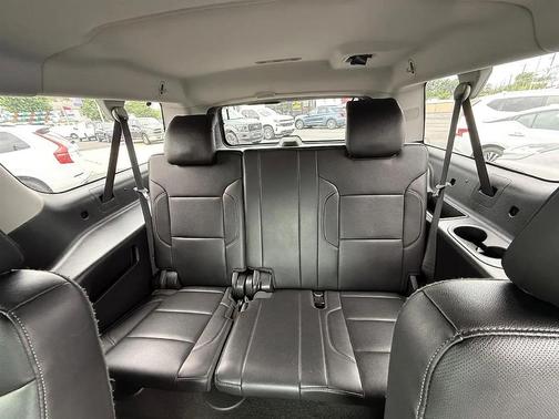Silver Ice Metallic 2018 Chevrolet Suburban Premier