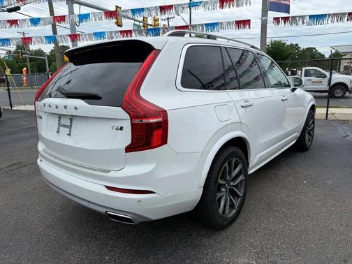 White 2019 Volvo XC90 T6 Momentum