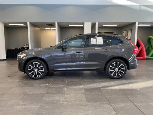 2025 Volvo XC60 B5 Plus