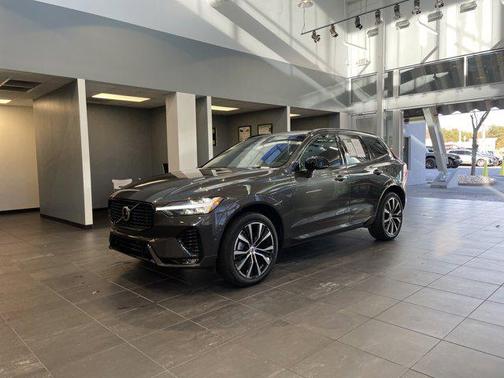 2025 Volvo XC60 B5 Plus