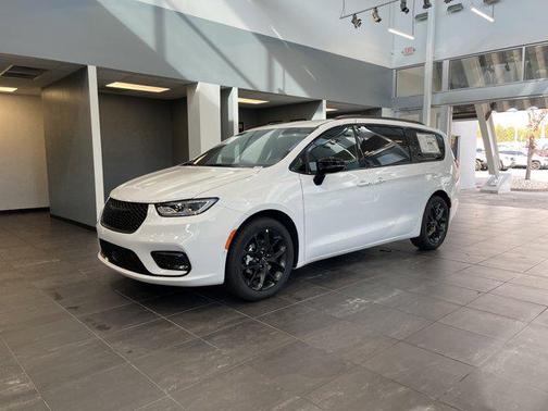 2026 Chrysler Pacifica L