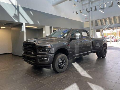 2025 RAM 3500 Laramie Crew Cab 4x4 8' Box