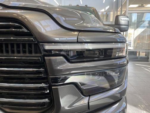 2025 RAM 3500 Laramie Crew Cab 4x4 8' Box