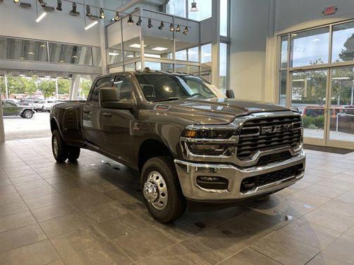 2025 RAM 3500 Tradesman Crew Cab 4x4 8' Box