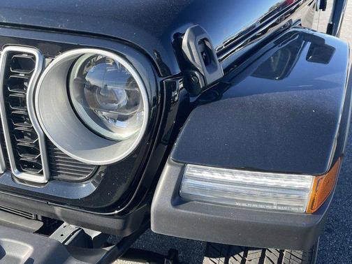 2024 Jeep Wrangler 4-Door Sahara 4x4